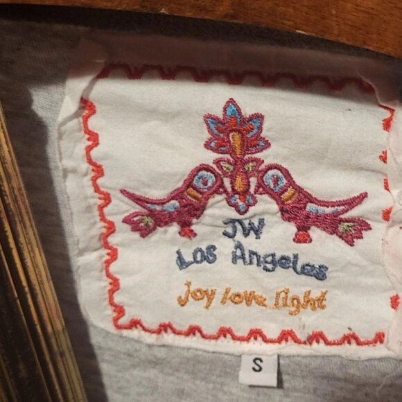 Johnny Was Gray Loose Fit Boho Embroidered Floral V-Neck T-Shirt Size Small - Picture 5 of 6